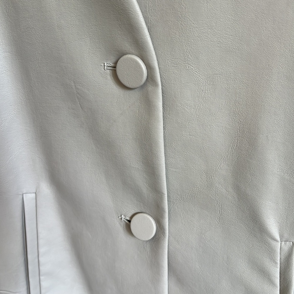 DREW•VEST - Picture 3 of 4